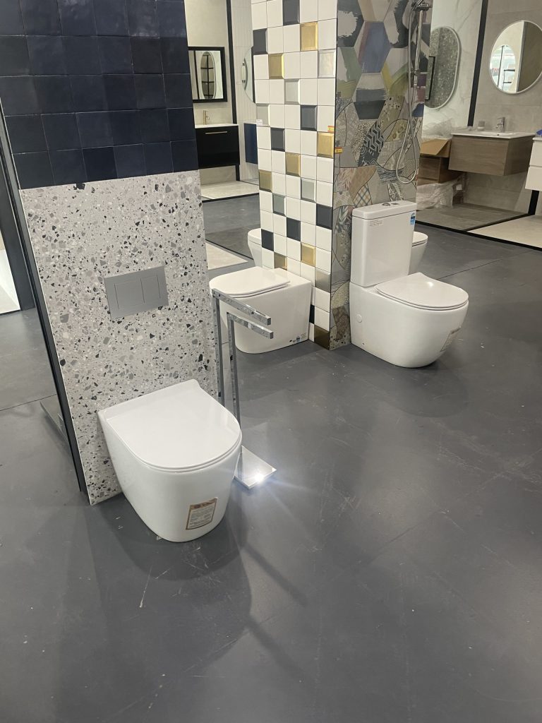 Alexander-R Rimless Toilet Suite Cistern