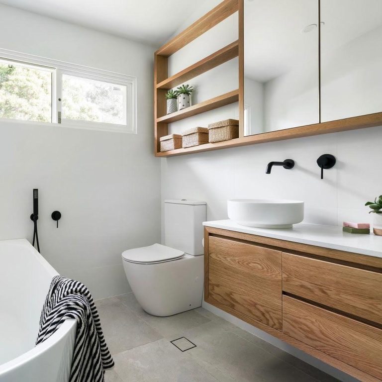 Alexander-R Rimless Toilet Suite Cistern