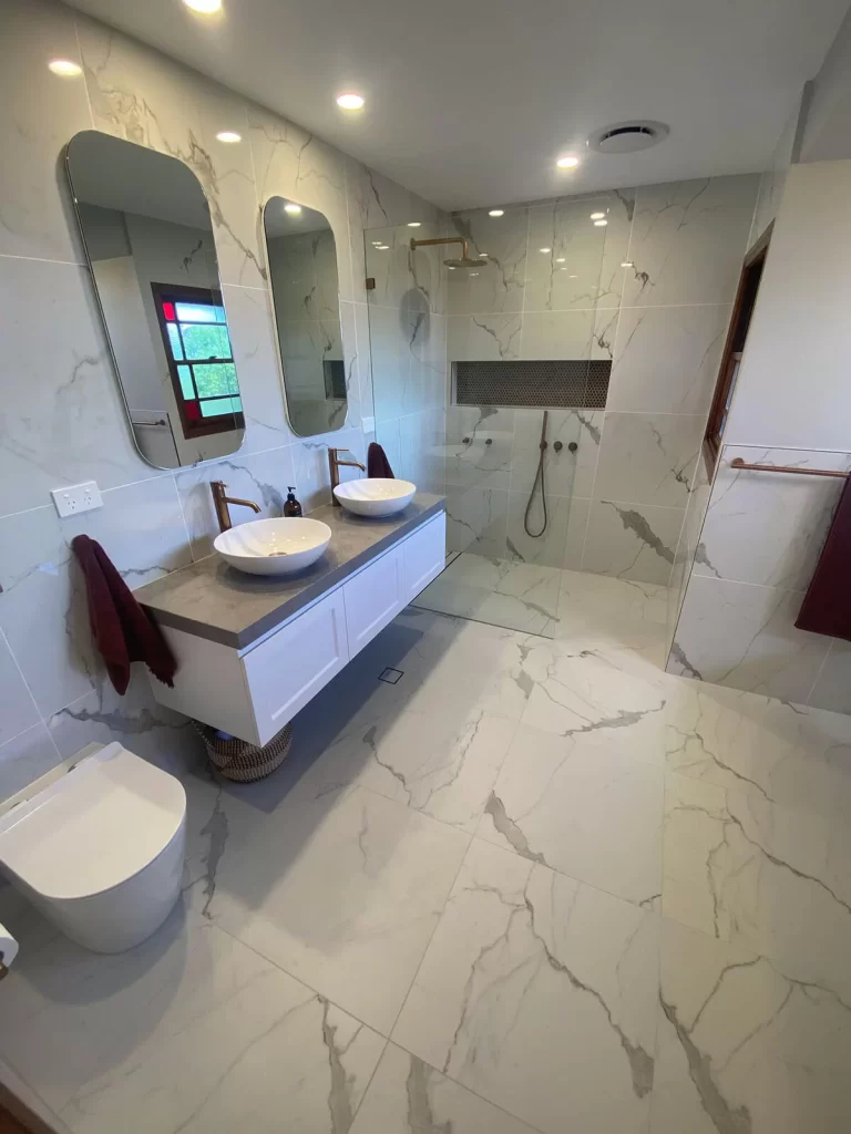 Flay-R Rimless back to wall floor pan