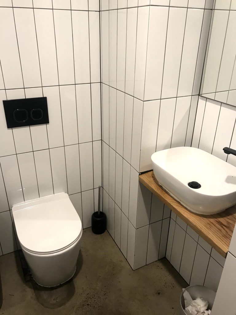 Flay-R Rimless back to wall floor pan