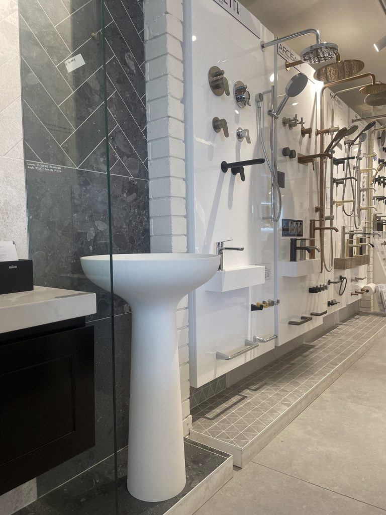 Hilton pedestal basin