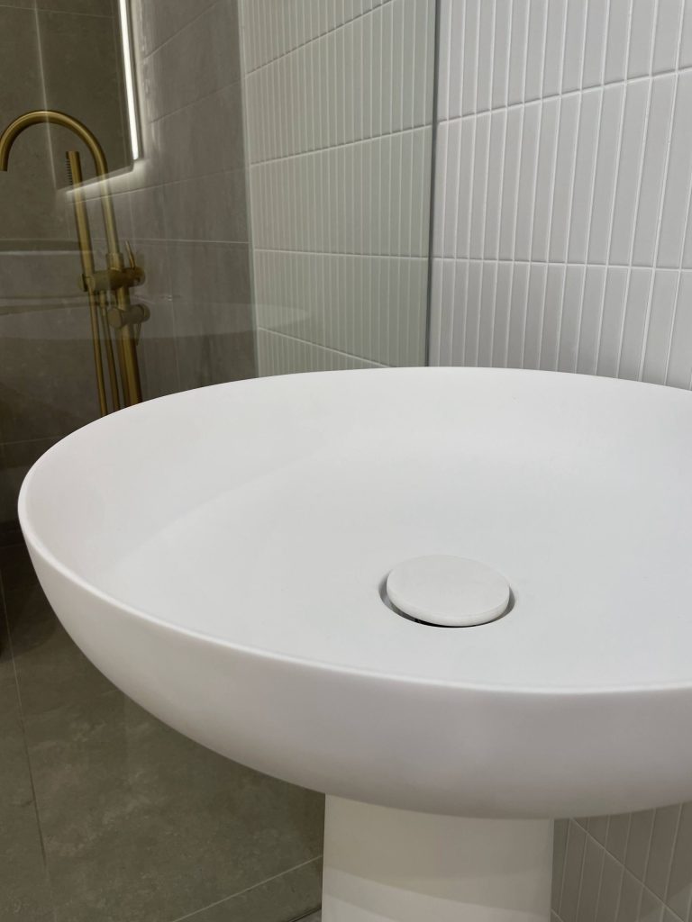 Hilton pedestal basin